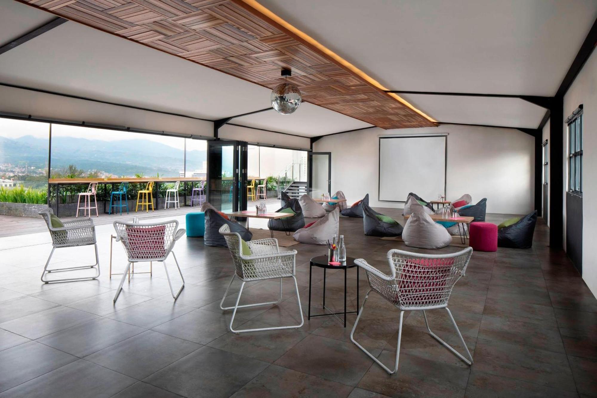 Moxy Bandung Hotell Eksteriør bilde